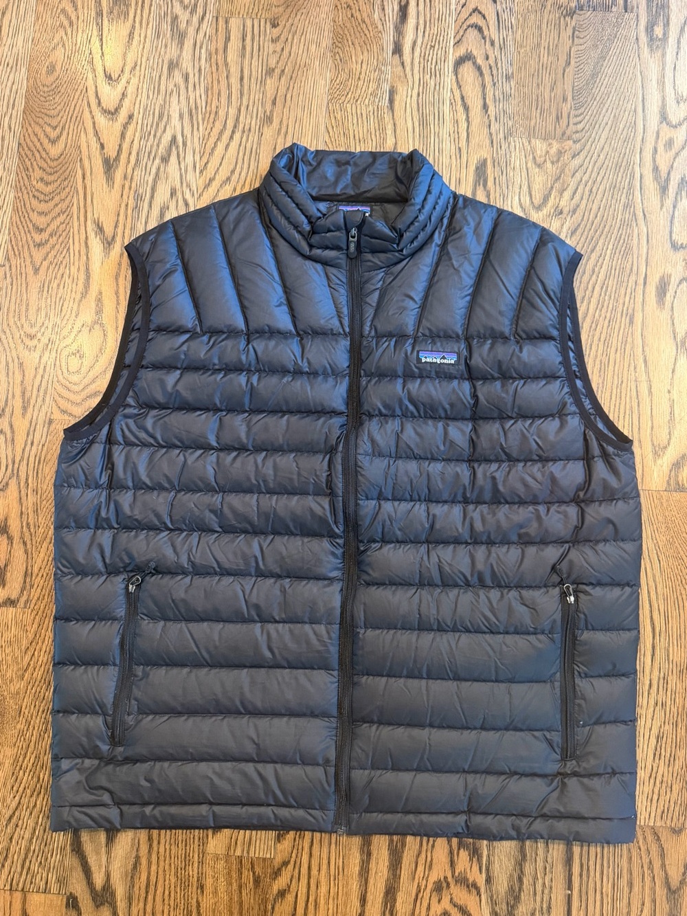Patagonia Men's Black Quilted Down Vest - Picture 2 of 4